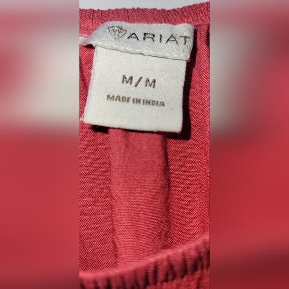 Ariat red embroidered bell sleeve top western size M - Picture 7 of 8